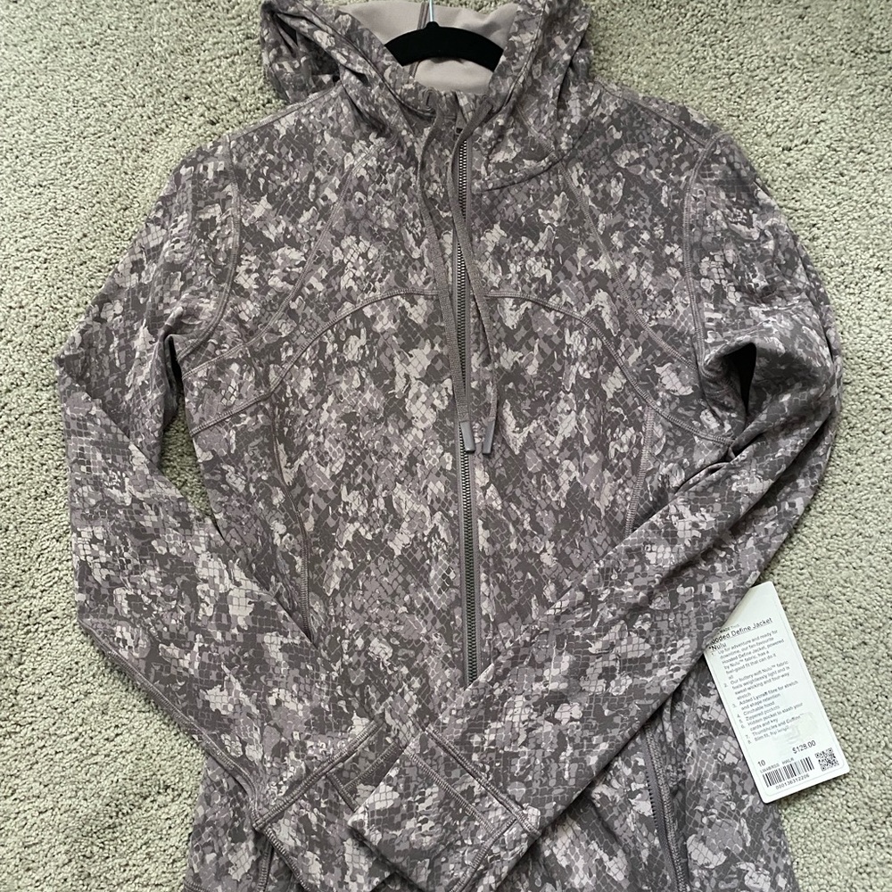 BNWT Sz10, Lululemon Hooded Define Jacket in Nulu